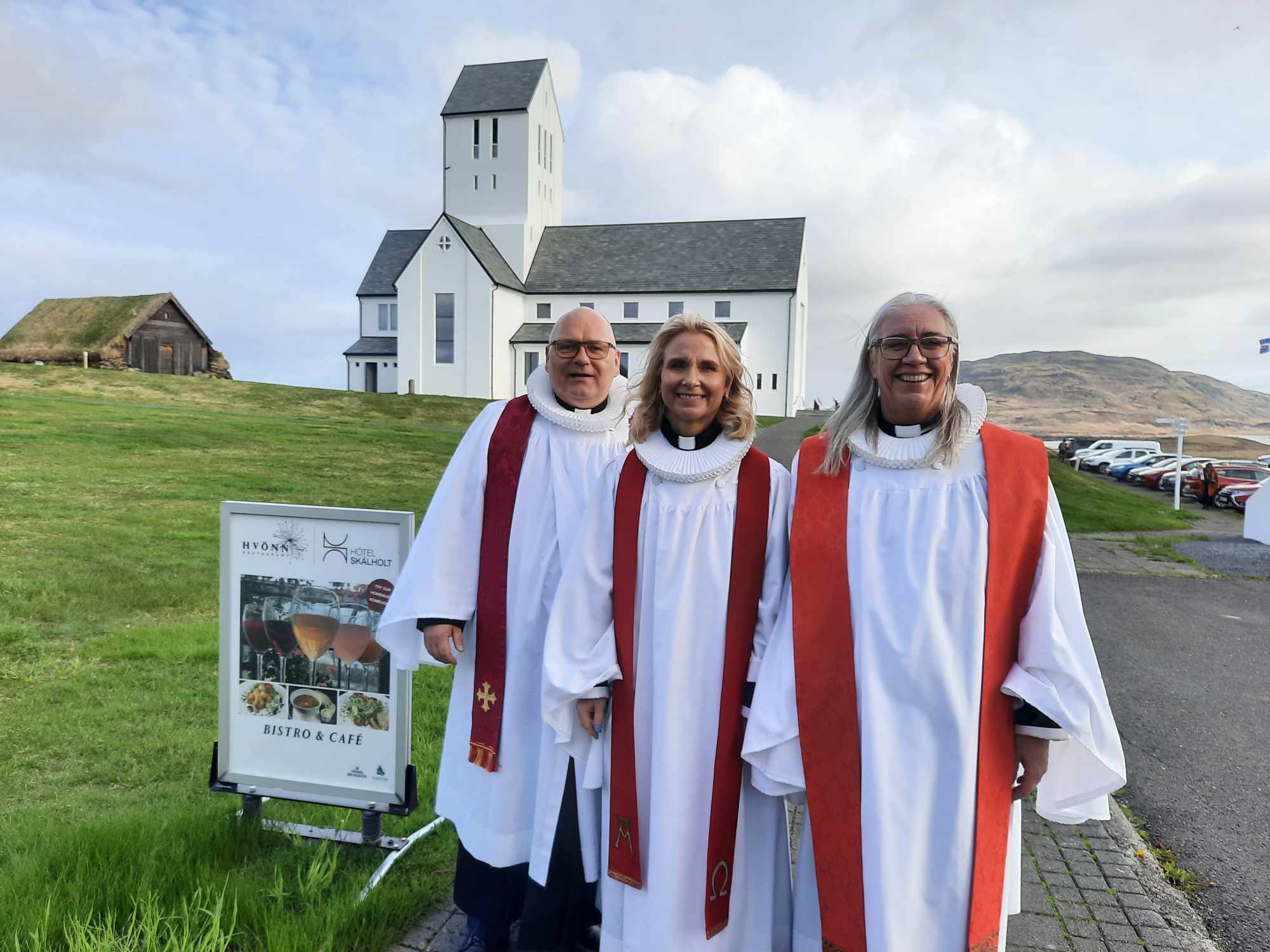 Sr. Hólmgrímur, sr. Guðlaug Helga og sr. Arndís. Á myndina vantar sr. Henning Emil Magnússon sem var fjarverandi.